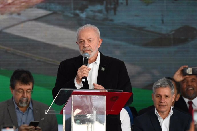 Lula critica el "nacionalismo arcaico" y "ultraliberal", en alusión velada a Milei Lacalle Pou señala a Milei porque en Mercosur "deberíamos estar todos los presidentes" Leer más: https://www.europapress.es/internacional/noticia-lula-critica-nacionalismo-arcaico-ultraliberal-alusion-velada-milei-20240708190837.html (c) 2024 Europa Press. Está expresamente prohibida la redistribución y la redifusión de este contenido sin su previo y expreso consentimiento.